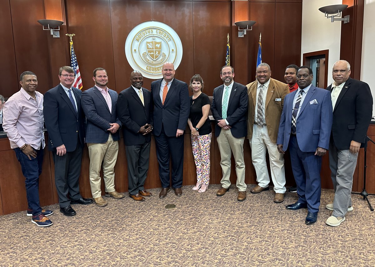 VoteDanPerdue's tweet photo. We had a few special guests at last night's meeting. The first was Pastor Joel Davis and representatives from the WR 100 Interest Group. We also had Sgt. Benji Lashley and K9 Jobi, who  is one of only a few electroic detection K9s in the state and works in our Juvenile Division. https://t.co/tYo5PXQrS8