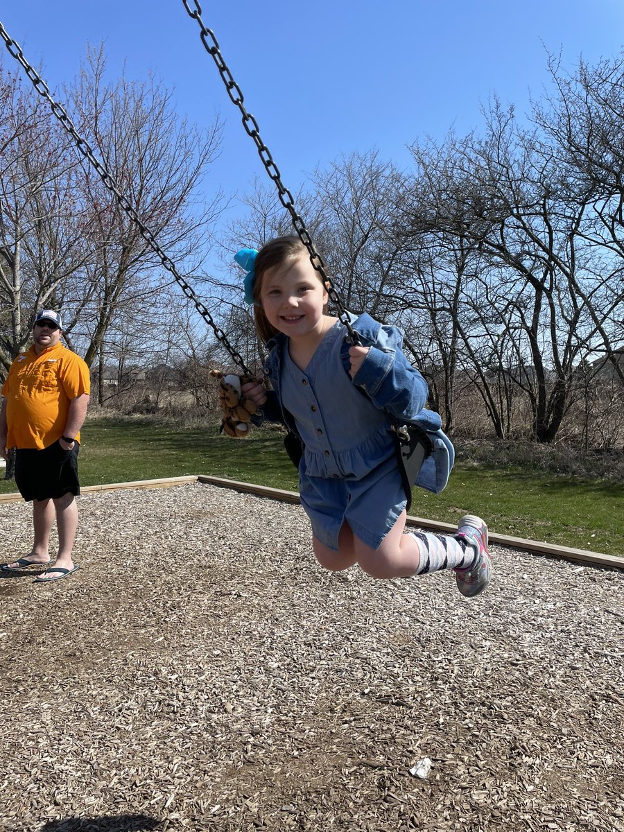My daughter is so beautiful, I’m so blessed ❤️💙 I can’t wait for the summer so I can spend more time with her!! @righterAE