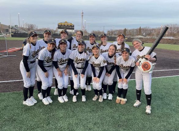 UA_SpiritClub's tweet photo. Game of the Week is tonight, Softball bears play Coffman at home @5:15! Theme is Blackout…
BE THERE!! https://t.co/8jaRqrb4pT