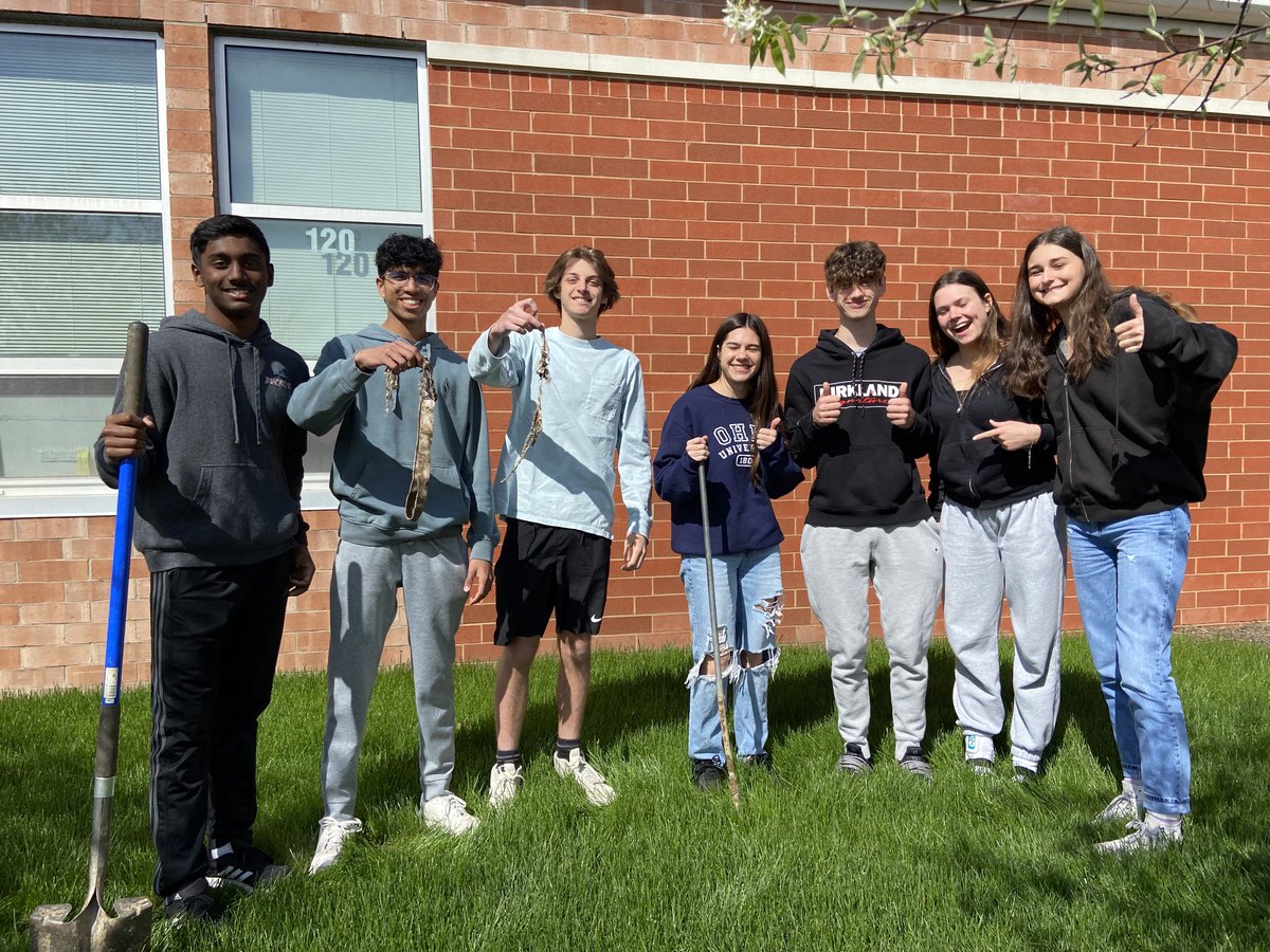 MeganWatt93's tweet image. APES students, after intense waiting, revealed their results from the “soil your undies lab”! The decomposition is a simple, affordable, and a accessible way to gauge soil productivity! #DiggingIn #GoGreen #GoGreenmen