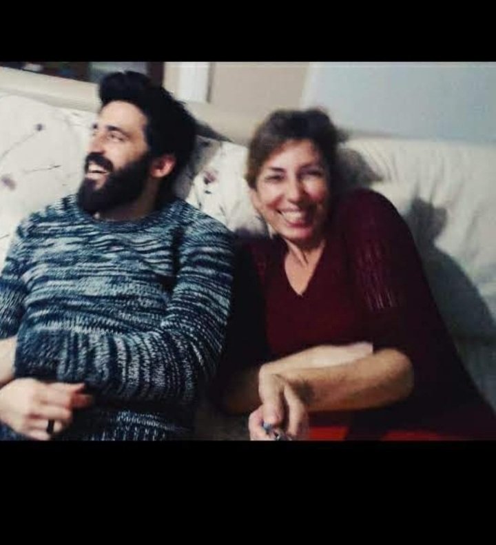 nurtentan2001's tweet photo. Ömrüme ömür katan gülüşün olmadan ne yaparım ben anne kurban olsun.sensizlik ölüm. Çok özledim 😭😭😭😭 https://t.co/BQveUseEHS