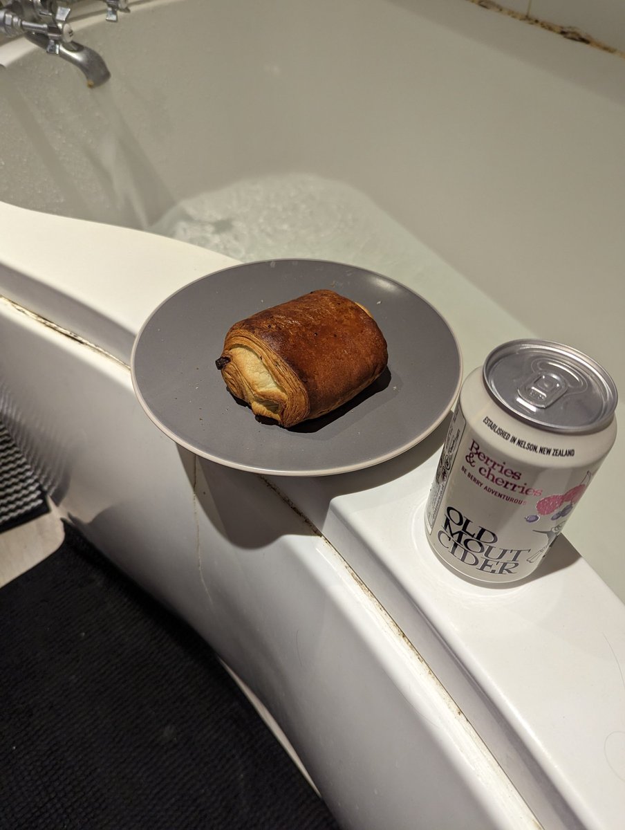openMattAD's tweet photo. Bit of a weird way to relax after work but I'll take it https://t.co/PGNu6gSrTA