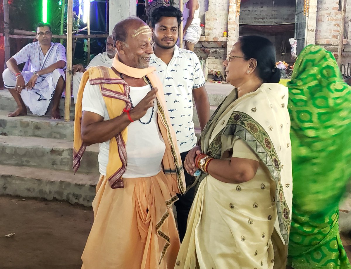 MadhuAgrawalla2's tweet photo. #ପାଟକୁରା ନିର୍ବାଚନ ମଣ୍ଡଳୀ ଅନ୍ତର୍ଗତ #ଡେରାବିଶ ବ୍ଳକର ଇନ୍ଦାଳୋ ଗ୍ରାମପଞ୍ଚାୟତର ଫାଣ୍ଡିବର ଗ୍ରାମରେ ଶ୍ରୀ ଶ୍ରୀ ଆଖଣ୍ଡଳମଣି ପୀଠରେ ଆୟୋଜିତ ବିଶ୍ୱଶାନ୍ତି ମହାଯଜ୍ଞରେ ଯୋଗଦେଇ ପ୍ରଭୁଙ୍କ ଆଶୀର୍ବାଦ ଭିକ୍ଷା କଲି। #Patkura #Derabis #Kendrapara https://t.co/2bmq3efBCR