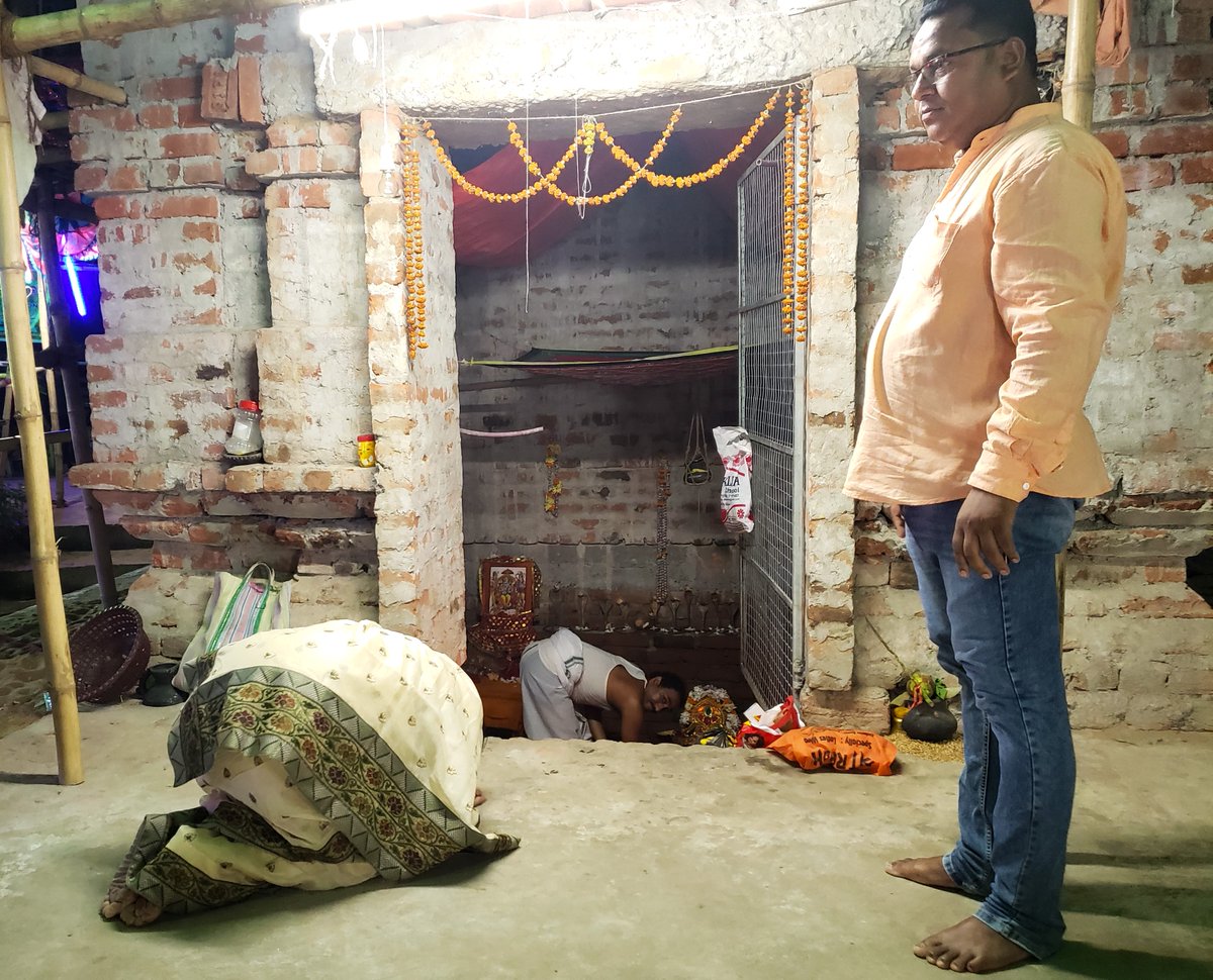 MadhuAgrawalla2's tweet photo. #ପାଟକୁରା ନିର୍ବାଚନ ମଣ୍ଡଳୀ ଅନ୍ତର୍ଗତ #ଡେରାବିଶ ବ୍ଳକର ଇନ୍ଦାଳୋ ଗ୍ରାମପଞ୍ଚାୟତର ଫାଣ୍ଡିବର ଗ୍ରାମରେ ଶ୍ରୀ ଶ୍ରୀ ଆଖଣ୍ଡଳମଣି ପୀଠରେ ଆୟୋଜିତ ବିଶ୍ୱଶାନ୍ତି ମହାଯଜ୍ଞରେ ଯୋଗଦେଇ ପ୍ରଭୁଙ୍କ ଆଶୀର୍ବାଦ ଭିକ୍ଷା କଲି। #Patkura #Derabis #Kendrapara https://t.co/2bmq3efBCR