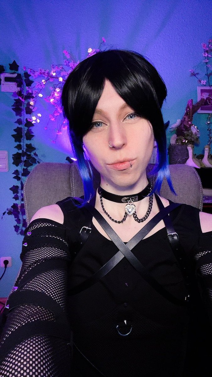 YukaCos's tweet photo. Off to Prague ~ drops are still available! 🩸
Kindred, we‘ll be streaming Vampire the Masquerade #bloodhunt tonight on #jeeyuka channel on Twitch
Macht die Straßen mit uns unsicher. Um 19 Uhr gehts los 💜
#vtm #vampiregaming @Bloodhunt https://t.co/PENAZnIYOR