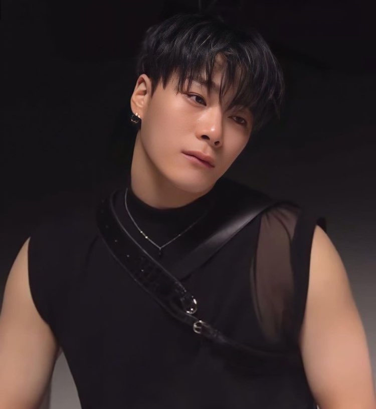 hourlychaeunwoo's tweet photo. You know the saddest part of being a fan? Our idols save us from depression and negative thoughts but we fail on saving them from the monsters attacking them. I'm sad but the only thing I can only do right now was pray for him. 

Rest in peace my Angel Moon Bin :(( https://t.co/nHuex1TuN5