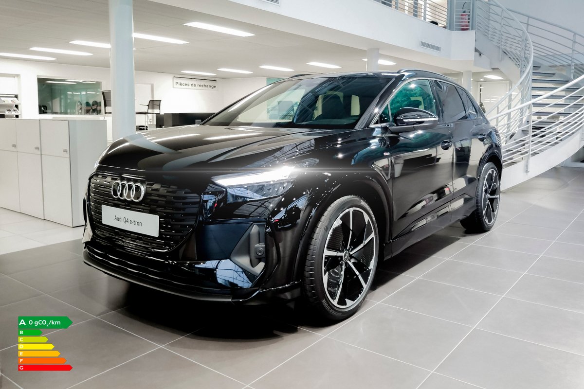 Audi_Montigny's tweet photo. Puissant, design, polyvalent, technologique… L'Audi Q4 e-tron rassemble le meilleur pour le quotidien et pour toute la famille. ⚡ 

_
Pour les trajets courts, privilégiez la marche ou le vélo.
#SeDéplacerMoinsPolluer https://t.co/UA2UT1QfmQ