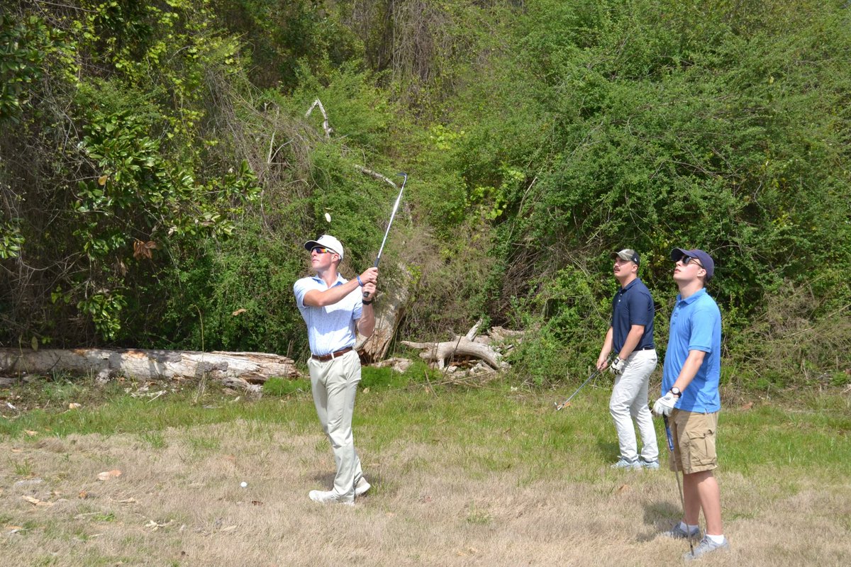 On March 31st, the Gamecock Battalion helped at the Alumni Associations Annual Golf Tournament. This tournament allows time for the midshipmen and alumni to interact. BZ to MIDN 1/C Strand, Greenston, Tsirlis, and Dunaway for being awarded the Blue and Gold scholarship.