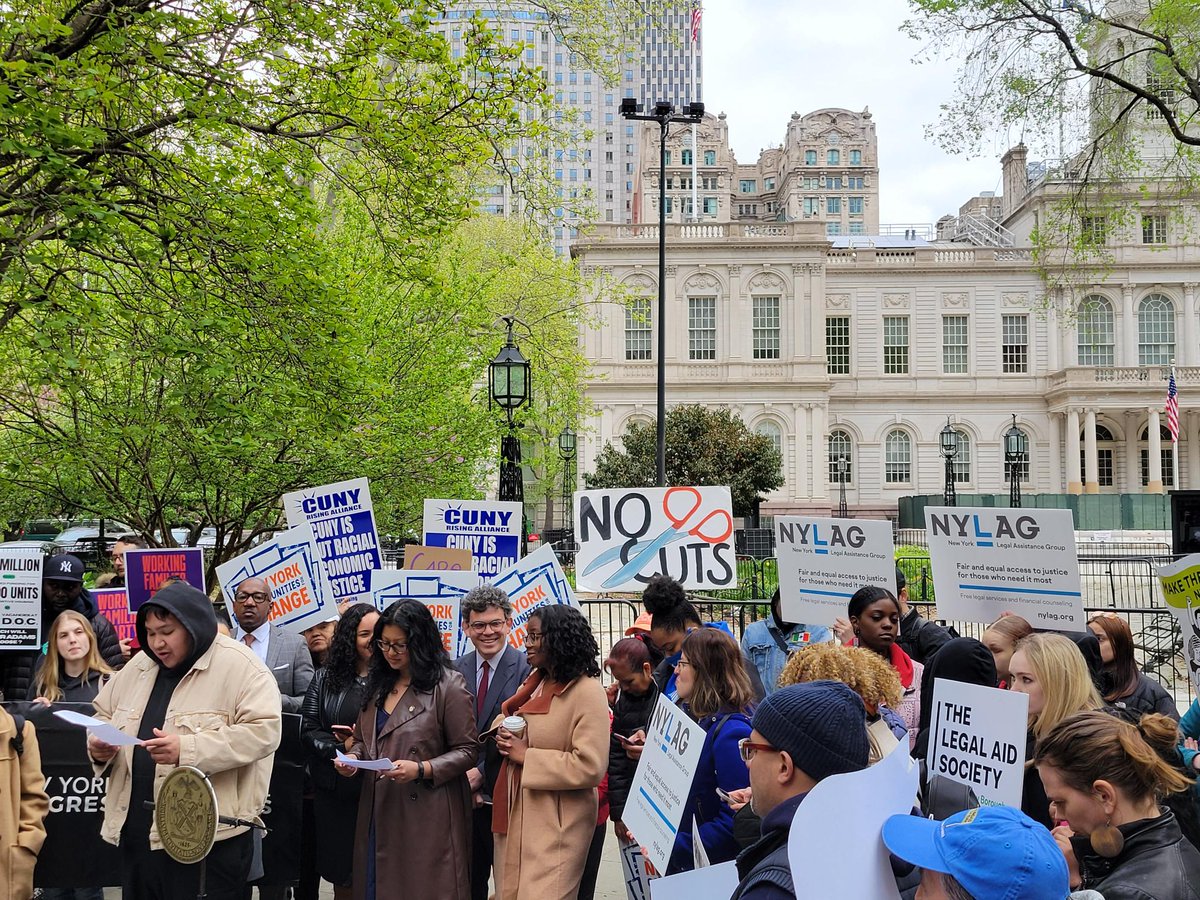 LSNYCnews's tweet photo. The @NYCProgressives just announced its budget priorities, including another $350 million for #RightToCounsel. Additional #RTCNYC funding is key to ensuring legal providers can meaningfully provide tenants the representation they need in Housing Court. https://t.co/kjR6cqzBvF https://t.co/jP21kRJpFE