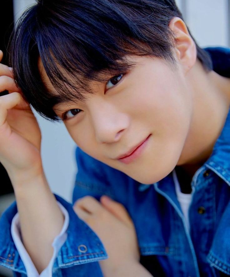NewJeansTurkey's tweet photo. ASTRO üyesi Moonbin'in vefat ettiği haberini aldık.

Ailesine ve bütün sevenlerine sabır ve baş sağlığı diliyoruz. Huzur içinde uyu, gittiğin yerde mutlu ol Moonbin 🙏🏻 https://t.co/GHzNUSZaNR