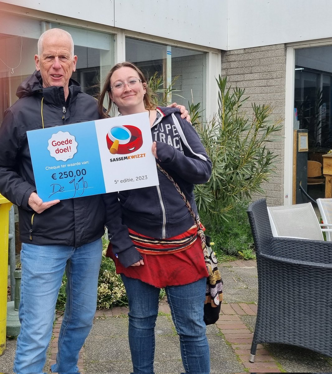 We hebben een mooie check ontvangen van SassemKwizzt!! Ontzettend leuk dat wij als JoJo het goede doel mochten zijn dit jaar. 🤗❤️ Heel erg bedankt!!! 🥳