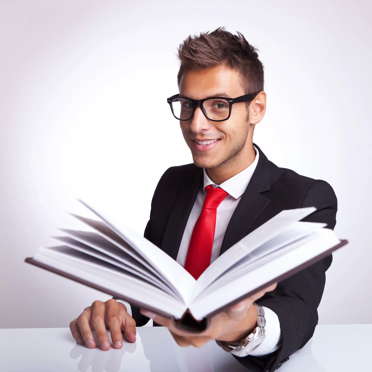 MRMaguire's tweet image. Show potential customers what you are made of by offering a physical copy of your lead-generation book. It has that ‘thud-factor’ which today, makes more of an impact than an email. #ImpressiveWork #FinancialAdvisor