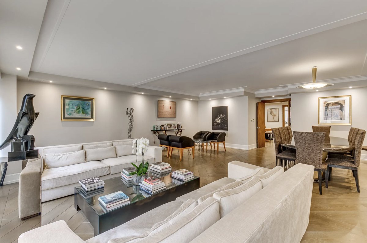 onemovegroup's tweet photo. This spectacular three-bedroom duplex apartment is ideally situated in the epicenter of #Mayfair. Discreetly located on this idyllic mews, the property is finished to exacting detail providing a feeling of subtle opulence and contemporary flare. https://t.co/3AP3m4Dx77