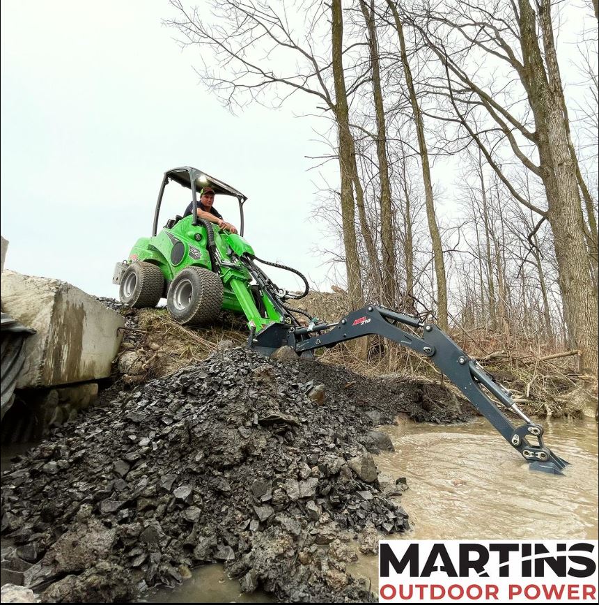 AvantUSA's tweet photo. Our dealer Martin's Outdoor power got to take out the Avant Tecno USA 528 and the backhoe 210 to repair some washout damage. To learn more about this unit or attachment at https://t.co/M9oEDjbTTj
#avant #articulatedloader #miniloader #backhoe #heavyequipment #miniexcavator https://t.co/1xOppJWnBs