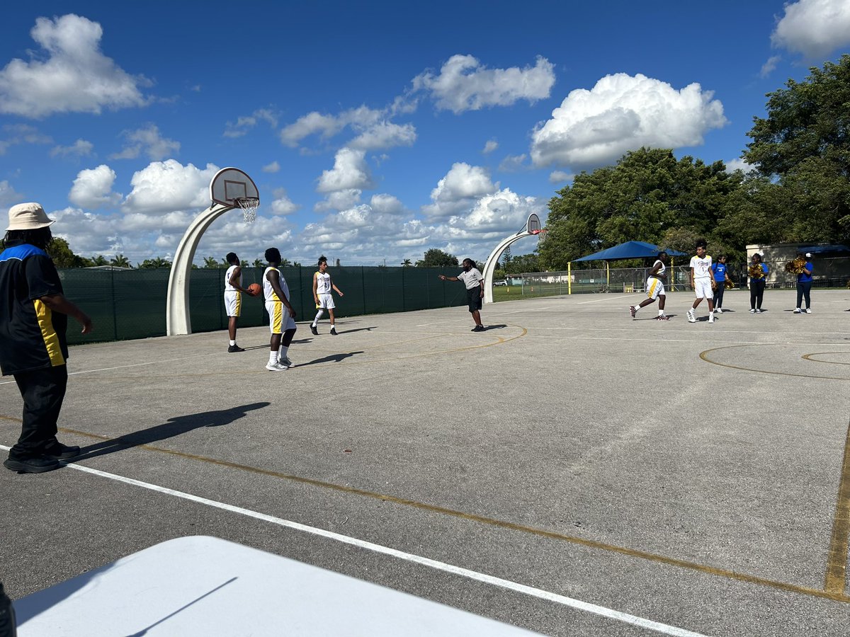 city_leisure's tweet photo. Shout Out to our Dolphin Basketball players and cheerleaders! Way to show your school spirit and skills on the court! GO DOLPHINS! #lck8dolphinpride #lck8 #lck8dolphinfamily @MDCPSSouth @MDCPS https://t.co/Wha2CMoDX7