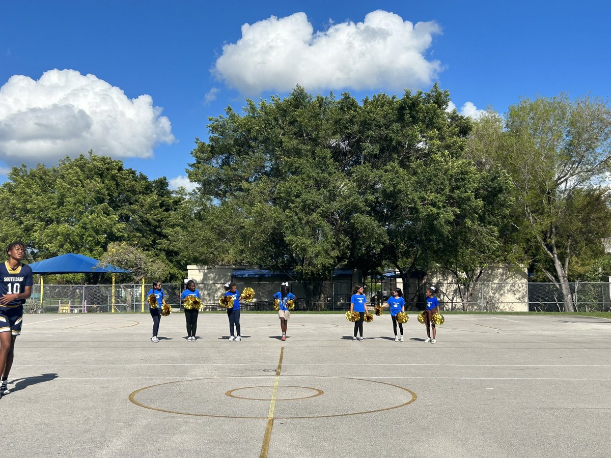 city_leisure's tweet photo. Shout Out to our Dolphin Basketball players and cheerleaders! Way to show your school spirit and skills on the court! GO DOLPHINS! #lck8dolphinpride #lck8 #lck8dolphinfamily @MDCPSSouth @MDCPS https://t.co/Wha2CMoDX7