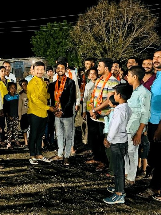 hs_budhaniya's tweet photo. भाजयुमो हातोद मंडल की ग्राम पंचायत #बुढानिया में #युवा_चोपाल सम्पन्न हुई ।
#हितेन्द्रसिंहबुढानिया
#भाजयुमो_मंडल_अध्यक्ष_हातोद
#Hatod #हातोद
#yuwa_chopal
@BJP4MP @ChouhanShivraj @HitanandSharma @KailashOnline @vaibhavpawarmp @BJYM https://t.co/LnwedtBtB0