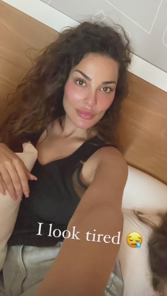 gorgeousnadin's tweet image. ❤️
❤️
❤️
❤️
❤️
❤️
❤️
❤️

حصنتك بأسم الذي وضعك في قلببي 
أن لا يصيبك سوء او أذى فيصيبني إضعافه 
@nadinenjeim 
#نادين_نسيب_نجيم