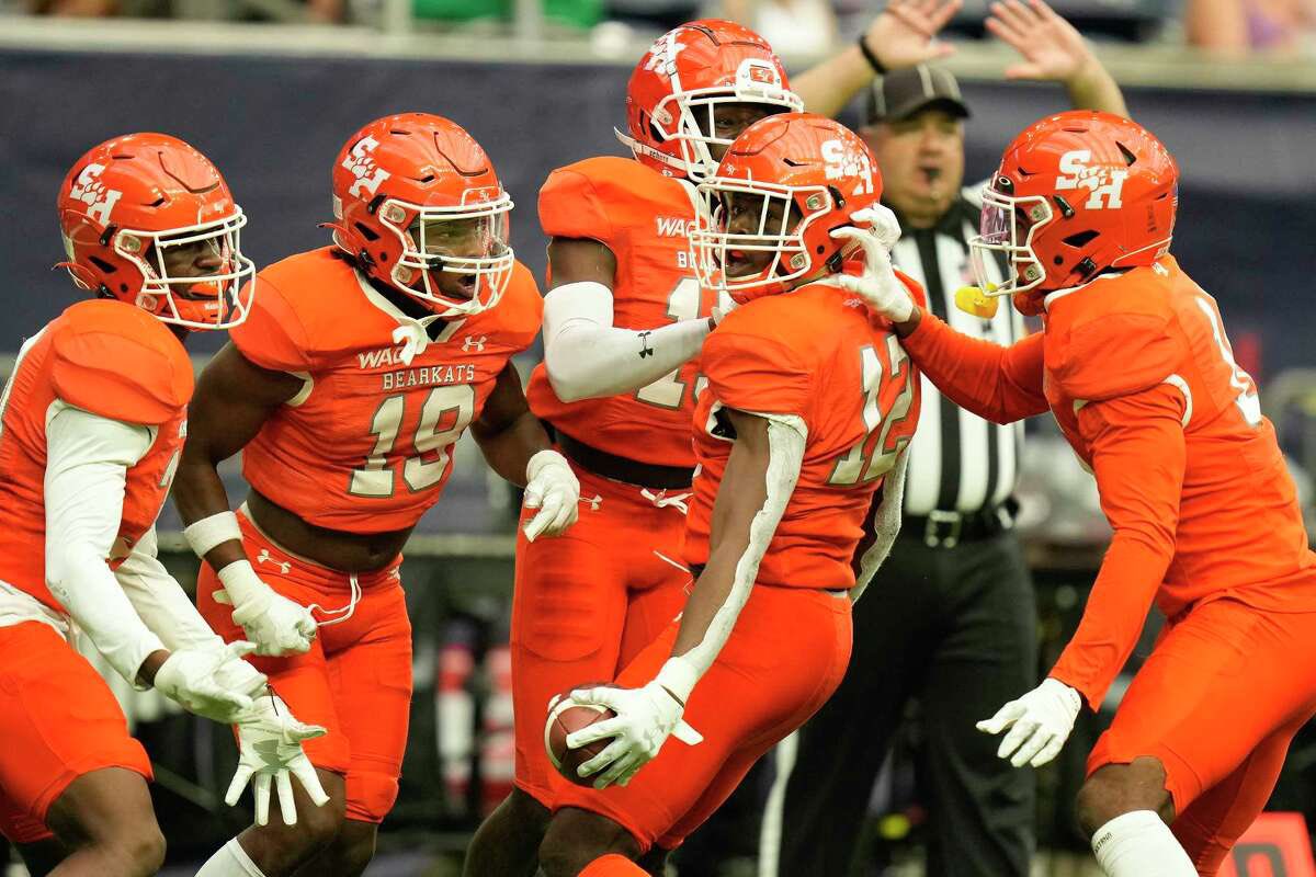 #AGTG After a great conversation with <a href="/jbmorriscoach/">Joe Morris</a> I am blessed and thankful to receive a D1 offer to Sam Houston State University! <a href="/CoachHen_1/">Jared Hensley</a> @KatFBRecruiting <a href="/BearkatsFB/">Sam Houston Football</a> <a href="/coach_ikeDL/">Ike Eguae</a> 
<a href="/KehoeCoach/">Coach Kehoe</a> <a href="/mcgeheeben32/">Coach Mc</a>