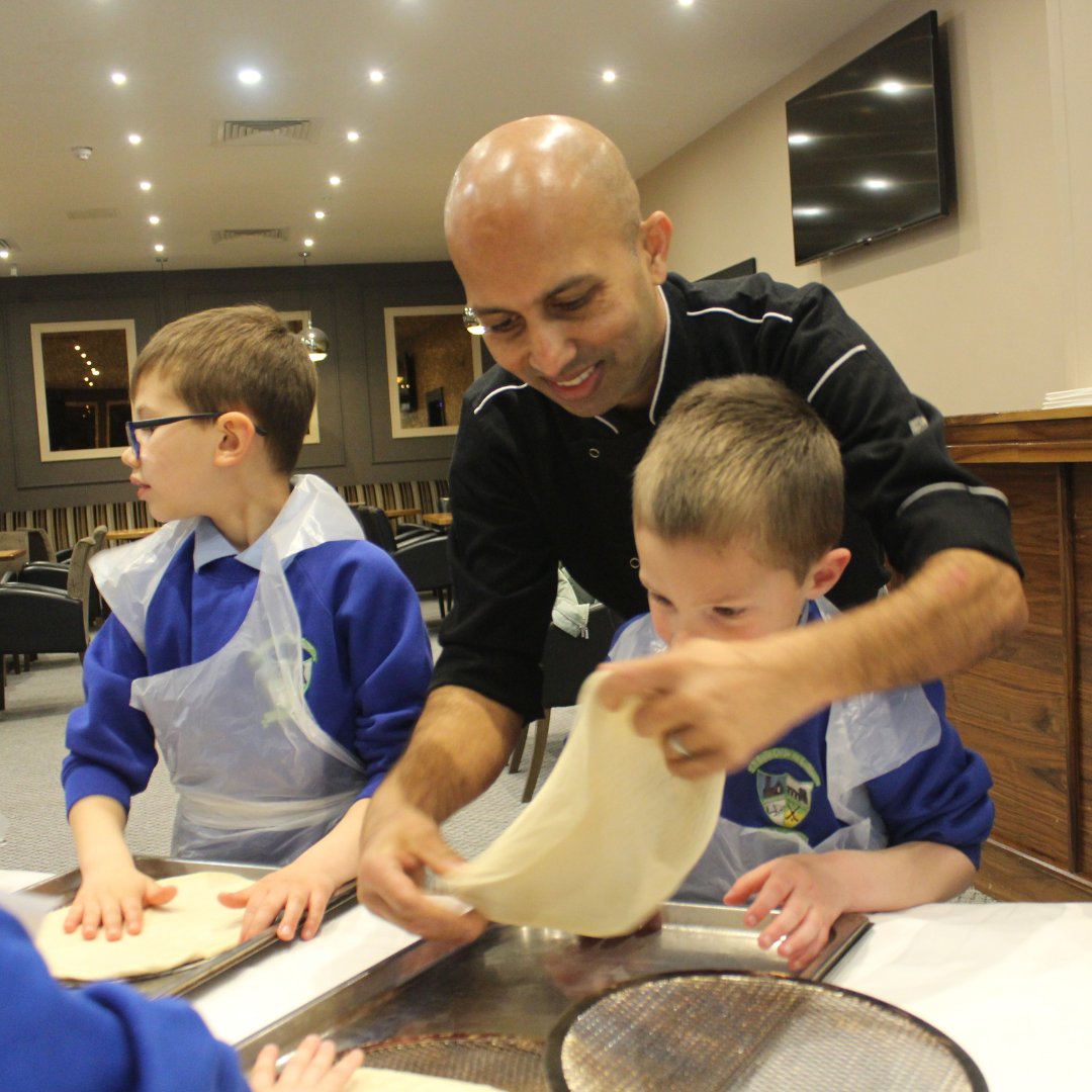 Claregalway_H's tweet photo. We are delighted to welcome amazing children from the Claregalway National School. We hope these budding chefs enjoyed the pizza making session at Claregalway Hotel.
#ClaregalwayHotel #FáilteIreland #Fáiltetourism #IHF #IrishHotelsFederation #chef #buddingchefs #pizza https://t.co/uIbpqPSeh1