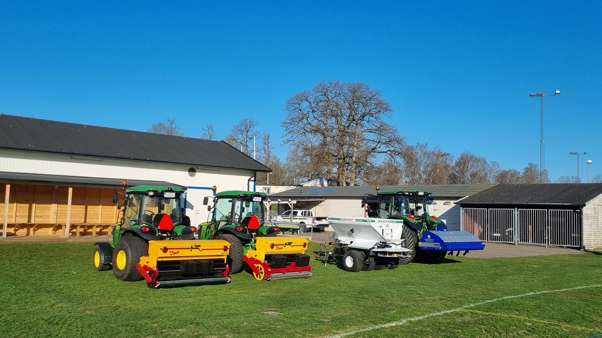 VredoDodewaard's tweet photo. Vredo Seeders on demo tour in Sweden with Svenska Golf o Turf. #singlecompact #supercompact #doublediscs #overseeding #smartgreenkeeping #vredointernational https://t.co/qgsyxwYT69