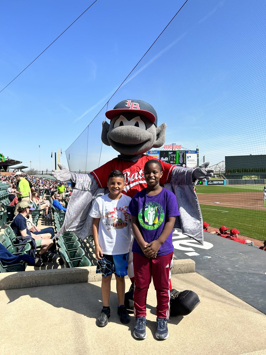 MrsWeaverJCPS's tweet photo. Spent a fun day at The Louisville Bats Game ⚾️ @JCPSKY @MLEmustangs @LouisvilleBats https://t.co/tJjGG6C12r