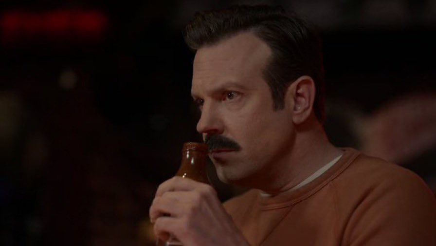 makeitin2art's tweet photo. Ted Lasso drinking his tea. In the next scene Rebecca trying to pronounce Cheers in Dutch, saying Proust. 
Ted smelling/tasting the BBQ sauce unlocking his childhood memory, leading to visual learning from the Bulls game &amp; to the new strategy for Richmond. The Proust effect https://t.co/IZRTo47jxA