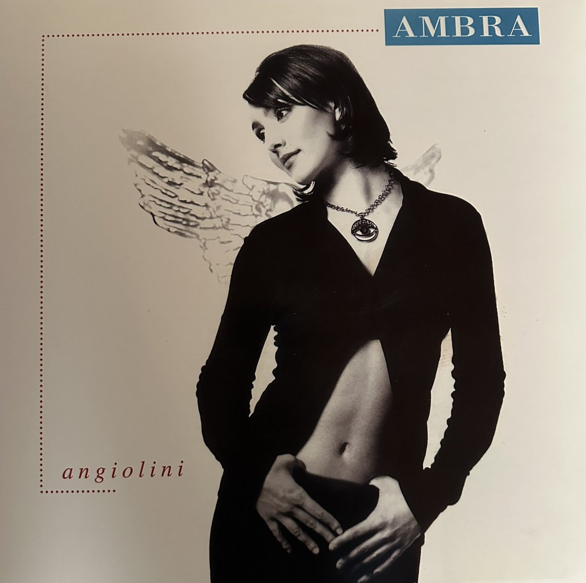loro_paolo's tweet photo. La bellezza del #vinile #Angiolini 
Nel 1996 usciva in cd. 
Ora lo celebriamo. 
Per chi c’era nella #GenerazioneX sono canzoni ancora ben impresse nella memoria. #AmbraAngiolini https://t.co/znI3ySCNJW