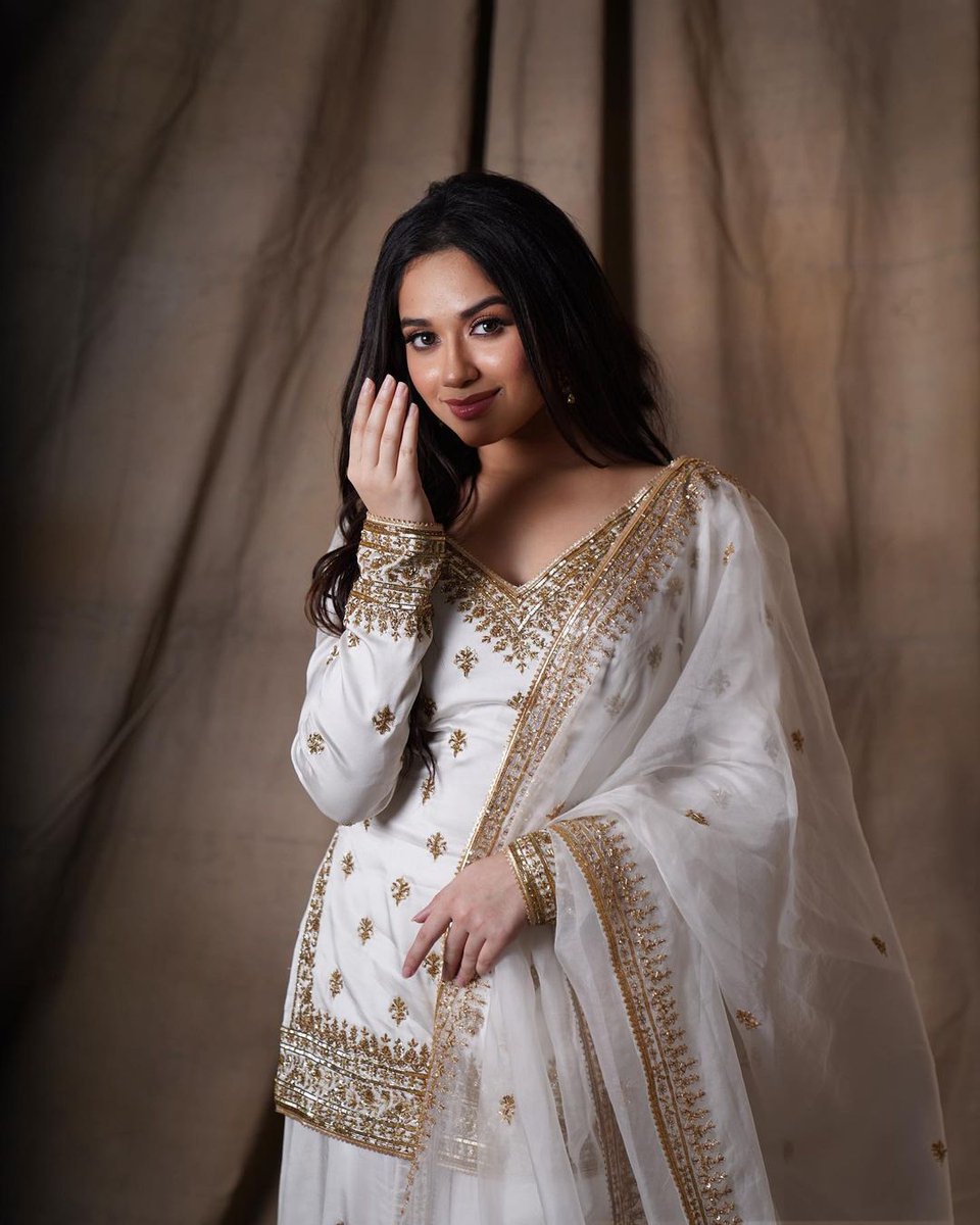 GossipsInsight's tweet photo. #JannatZubair looks sexy in this white suit 🤍
.
.
.
.
##jannatzubair #jannatzubairfans #GossipsInsight https://t.co/Q4DlG1VzbM