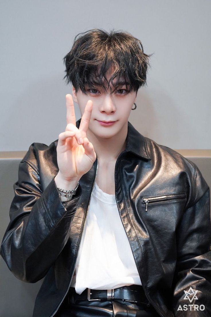 Me duele tanto tu partida y mi corazón está destrozado pero quiero que sepas que todo Aroha te ama mucho y siempre te recordará por ser una gran persona y con tu sonrisa nos contagiabas. Te amo Moonbin y estarás presente en cada momento. 💜 #Moonbin #ASTRO #아스트로