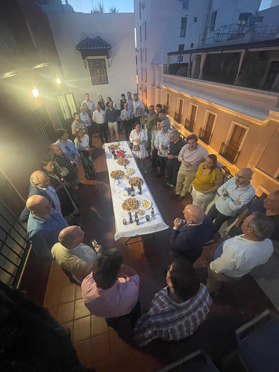 Hdad_Calvario's tweet photo. CONVIVENCIA COLABORADORES COFRADÍA |
Anoche tuvo lugar la tradicional convivencia con todas las personas que han colaborado este año en la organización de la Cofradía. https://t.co/YLCqtt6me6