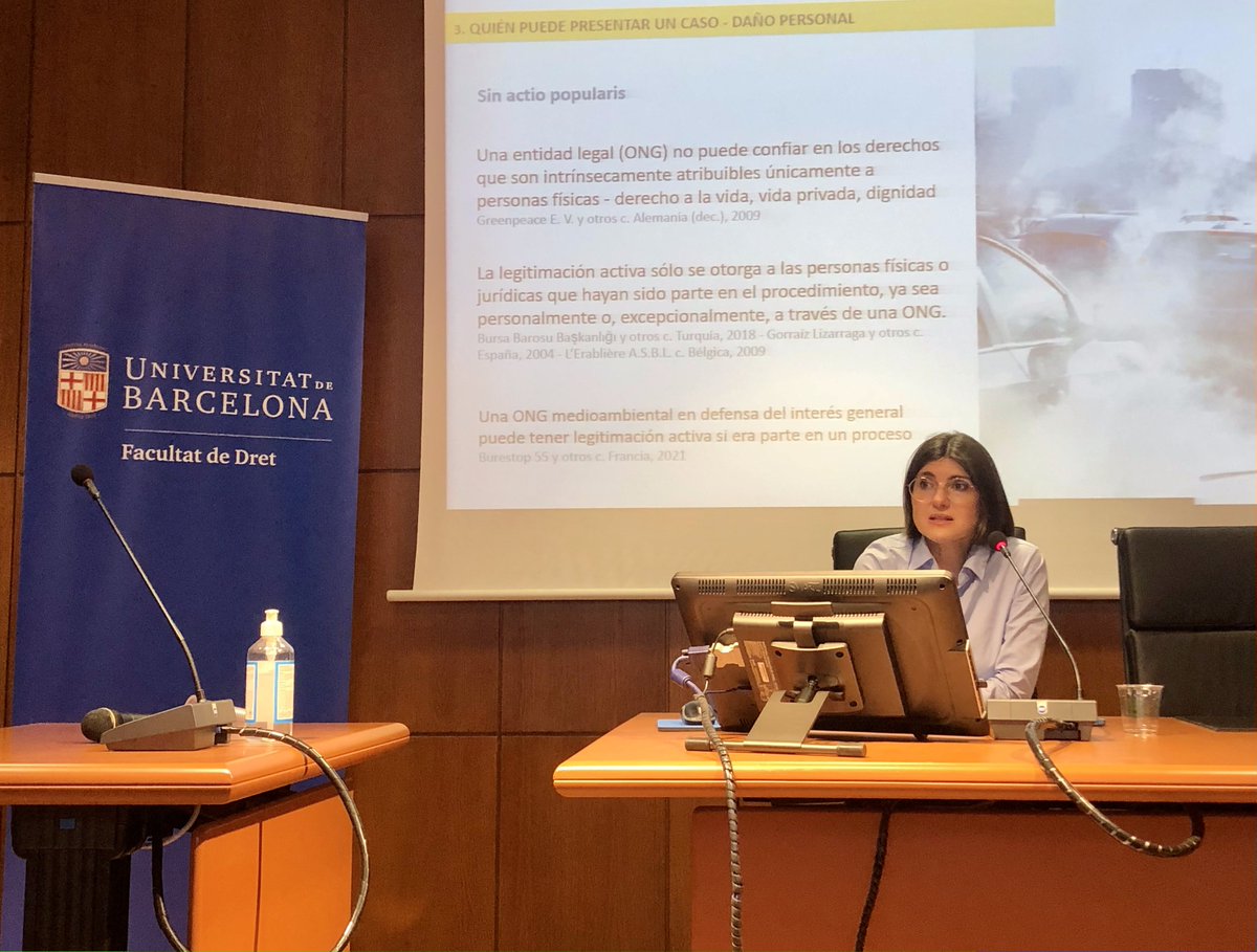institut_IDHC's tweet photo. 🔎 ¿Cómo funciona el sistema europeo de protección del derecho al medio ambiente?
"El modelo es indirecto o subsidiario, se utilizan otros derechos como puerta de entrada para brindar derechos ambientales" según @NataliaKobylarz , jurista de @ECHR_CEDH
🔛 3r día del #CursoDDHH https://t.co/elQ1l27ZRL