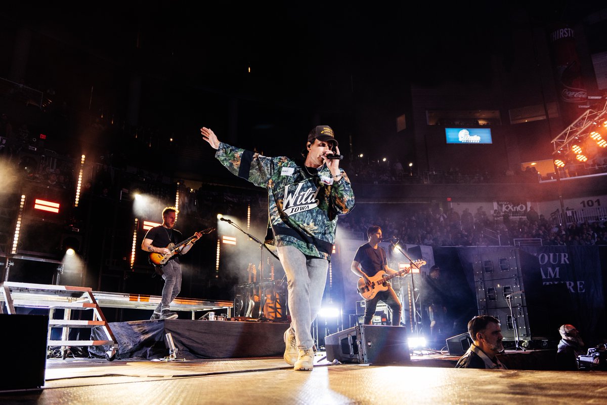 russelled's tweet photo. Who’s got the spring fever to come out to a show?!?! Get your tickets to a #RDPARTY NOW!! https://t.co/M2aaLHbKek https://t.co/HinXXKA7hR
