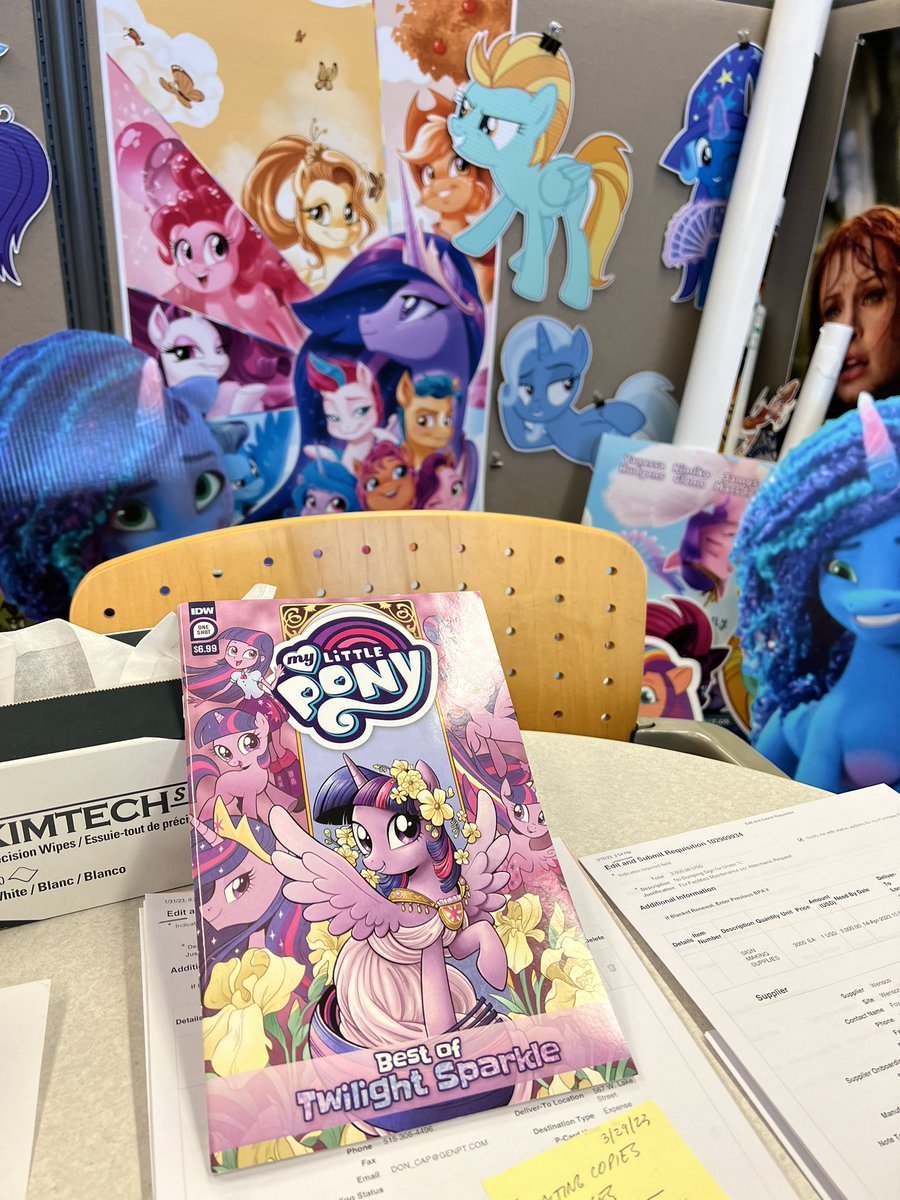ramivic's tweet photo. Best of Twilight Sparkle is out! @GCComics @IDWPublishing @rileysauruss @johannanattalie @katiecook @AndyPriceArt @angienessyo @amymebberson @TedlyAnderson @christinarice @CrazyAry @Athorist #neiluyetake @ChadAThomas @TonyFleecs @sararichard @mlp_merch #mylittlepony #comic https://t.co/2LeNENc8R1