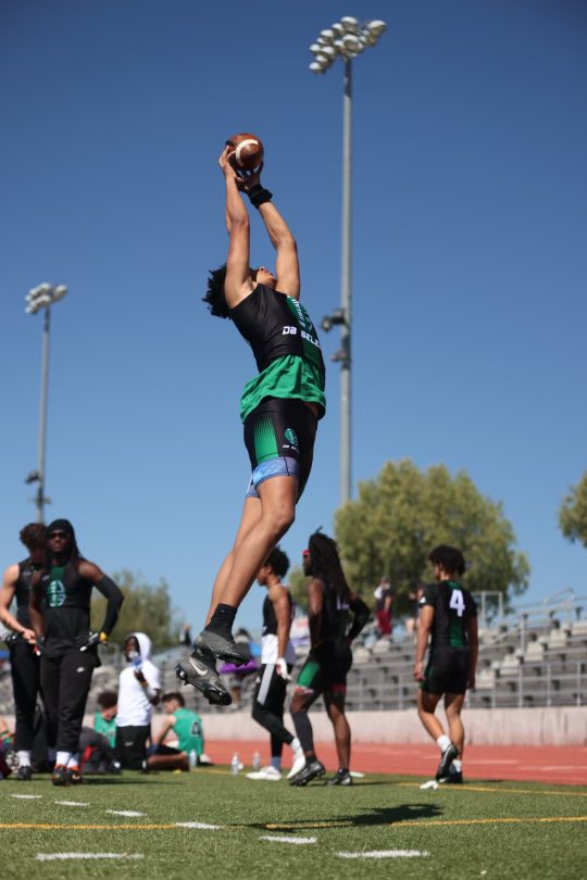 IAmTDowns's tweet photo. Daitorian Brown-Law
3⭐️⭐️⭐️
WR/TE 24’
Committed to Campbell university 
@daitorianbrown 

Best hybrid in sac! All of 6’4 6’5, long, physical, he’s a dawg, can high point the ball, mismatch in the red zone, good route runner and deceiving speed 

https://t.co/rgR2cpUwhk https://t.co/VjXrdSoZW4