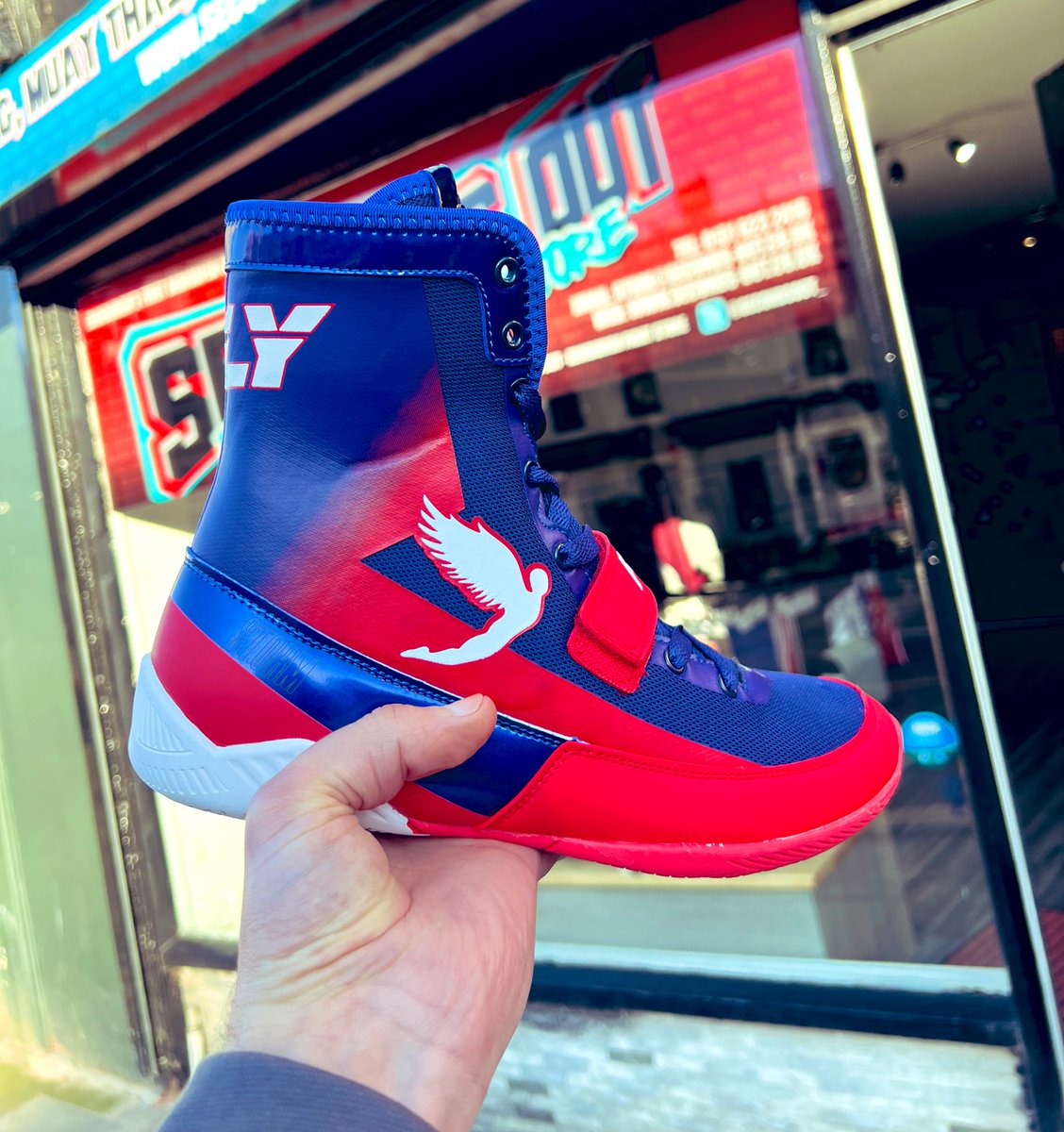 secondsout_'s tweet photo. High Flyers 💙💙💙
🛒 https://t.co/SRC3YjxMgk
#secondsout #boxingboots #flyboxing https://t.co/1SxFrjCZMb