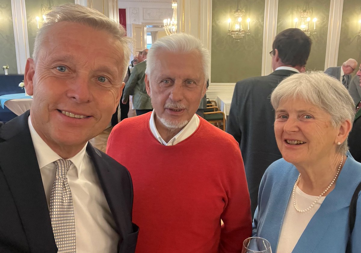 ReinholdLopatka's tweet photo. Festveranstaltung 50 Jahre Vereinigung öff. Mandatare & Funktionäre in der Steiermark mit der rührigen NR a.D. Ridi Steibl an der Spitze. Ich traf mit Hermine Pußwald und Hans Bacher 2 der 3 Abg.-Kollegen der #StVP, mit denen ich 1986 gemeinsam in den Landtag eingezogen war. https://t.co/p2EmSUMuhw