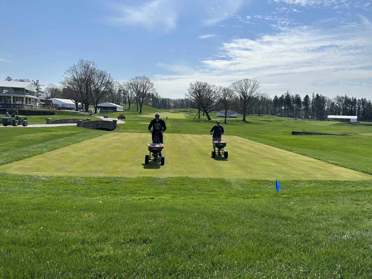 OakHill_Grounds's tweet photo. Pictures from last week! Amazing views as the sunshine and warmer temperatures were in our favor. ☀️ ⛳️

#PGAChampionship 
#BeTheBest https://t.co/FKu2zKCKh8
