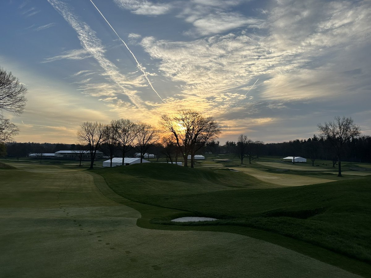 OakHill_Grounds's tweet photo. Pictures from last week! Amazing views as the sunshine and warmer temperatures were in our favor. ☀️ ⛳️

#PGAChampionship 
#BeTheBest https://t.co/FKu2zKCKh8