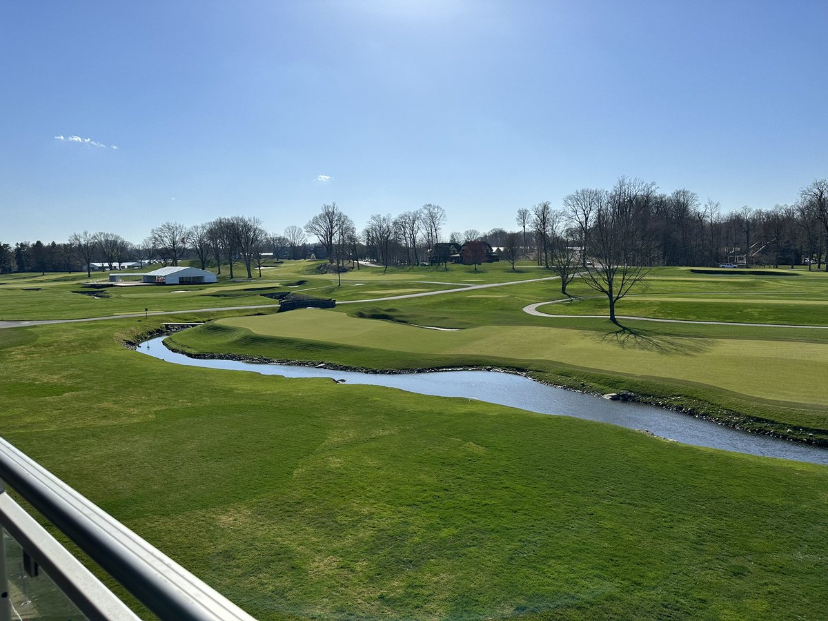 OakHill_Grounds's tweet photo. Pictures from last week! Amazing views as the sunshine and warmer temperatures were in our favor. ☀️ ⛳️

#PGAChampionship 
#BeTheBest https://t.co/FKu2zKCKh8