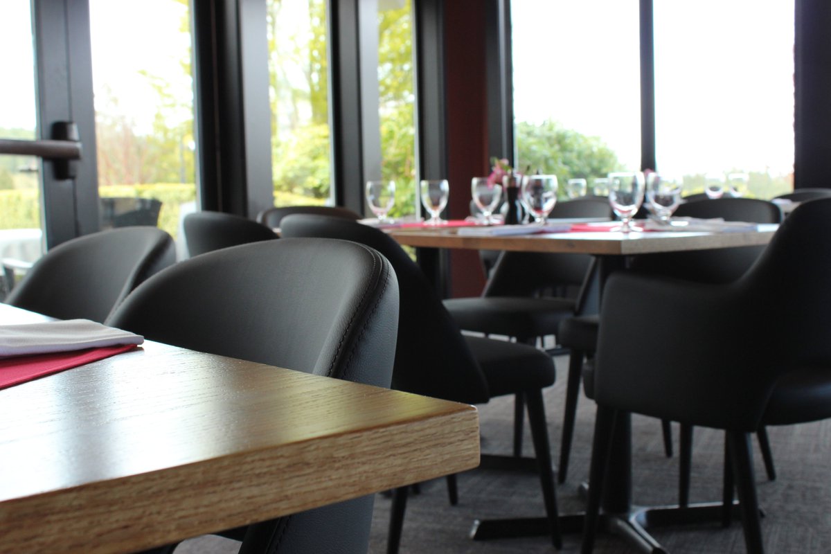 New chairs! Test them out for yourself at Bill Mattick's Restaurant, open from 11:30am-8:00pm daily

📞 250-658-4271 to make a reservation

#cordovabay #billmatticks #newatbills #golf