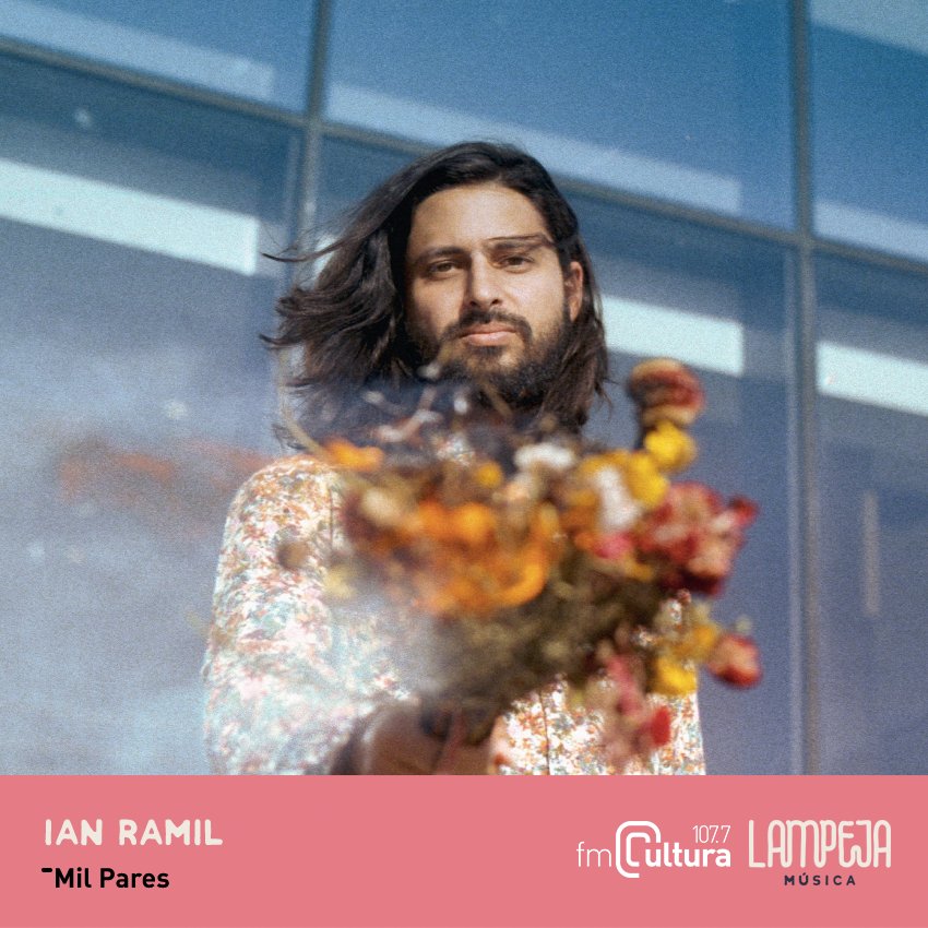 O #LampejaMúsica desta quarta, 21h, na <a href="/FM_Cultura/">FM Cultura - 107.7</a> 107.7, abre com a participação do músico <a href="/ianramil/">ian ramil</a>. O artista conta a história de “Mil Pares”, faixa do terceiro disco dele, “Tetein”, inspirado em sua filha Nina Ramil. ~ fmcultura.com.br 
📷: <a href="/tuaneeggers/">Tuane Eggers</a> 
📰: <a href="/prabebel/">bebel prates</a>