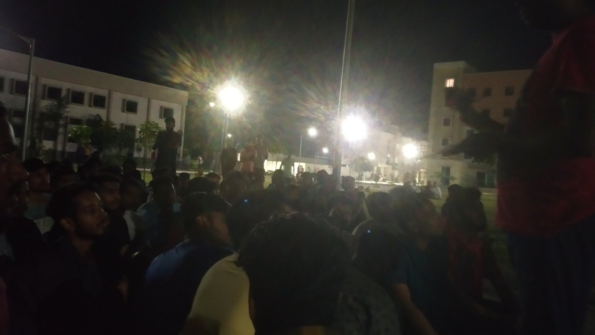 armyofficialin's tweet photo. Today we came to know what happens on an empty stomach and what happens by drinking unfiltered water during summers! All the students in college(SEC, Sasaram)have been drinking hot water for many days and the college administration has not done anything.
@NitishKumar @secsasaram https://t.co/j2RG1d7hcK
