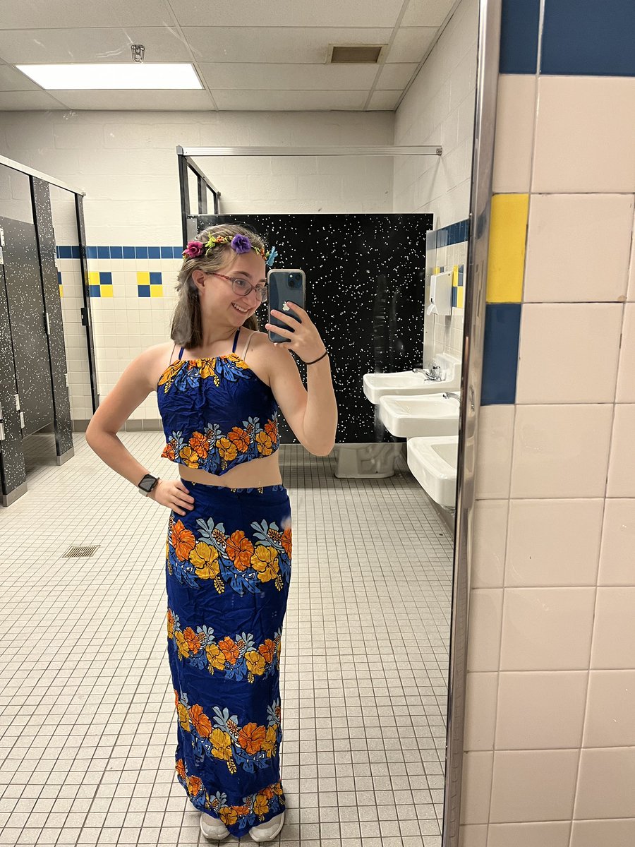 Happy Tropical Monday y’all! Here is day 1/4. LETS GO FRESHMAN!!!! 💛 <a href="/lewis_sga/">J. LEWIS HS SGA</a> #lancerspirit26