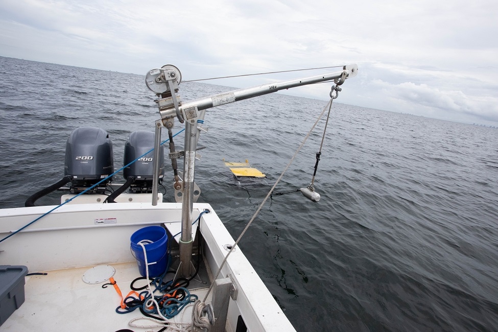 fauengineering's tweet photo. Meet AUTOHOLO - a real-time, autonomous holographic microscope to detect harmful algal blooms like red tide. Developed by FAU researchers, it overcomes monitoring limitations, and revolutionizing public health resources.
Click here to learn more https://t.co/4HqpUJg9uN #FAUEng https://t.co/j6SVv8mdUv
