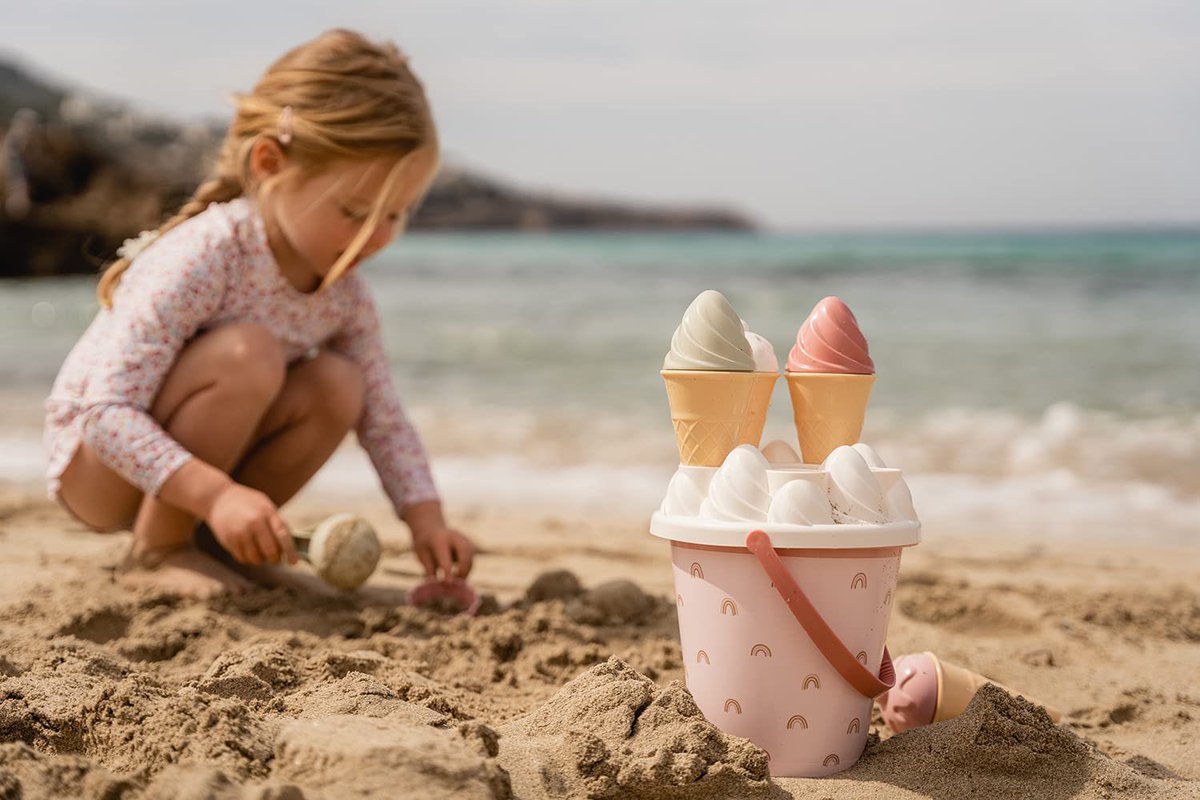 kidcollective_'s tweet photo. It’s gonna be hard to find a CUTER beach set for the summer! 🍦☀️🩷

👉https://t.co/BWmDtGjYA8 #summerfun #littledutch #beachtoys #kidstoys https://t.co/VK001dMz55