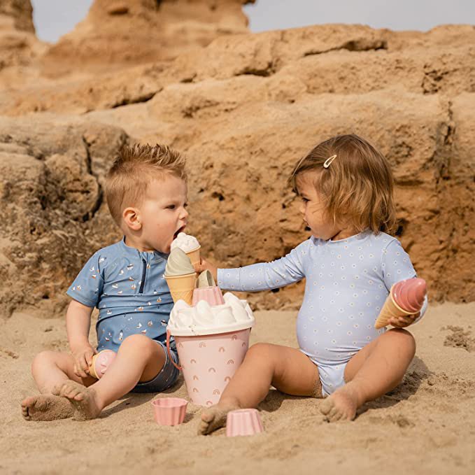 It’s gonna be hard to find a CUTER beach set for the summer! 🍦☀️🩷

👉thekidcollective.co.uk/little-dutch-i… #summerfun #littledutch #beachtoys #kidstoys