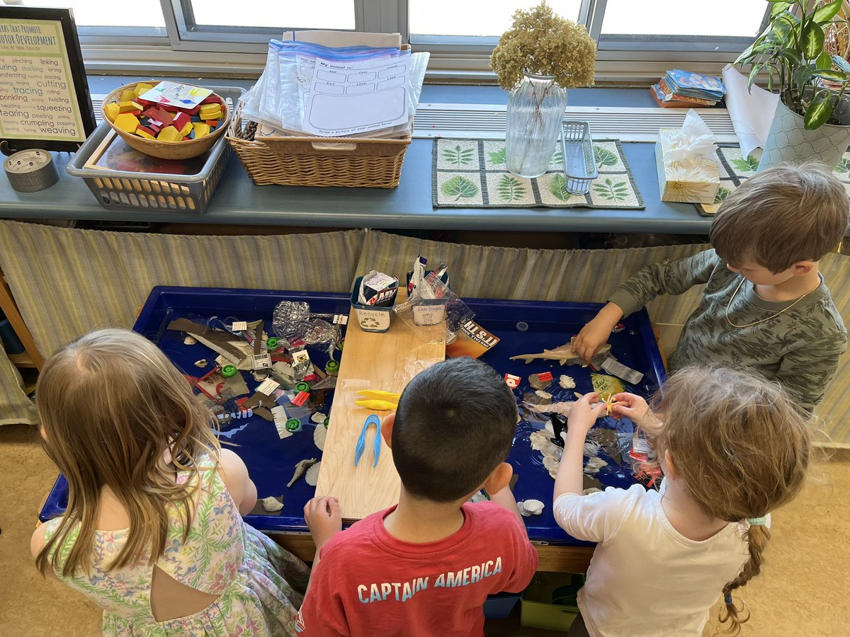 Our Earth Day sensory table is open! 🌎Students are learning about the importance of cleaning our oceans while using fine motor skills 🐟🦀🐳