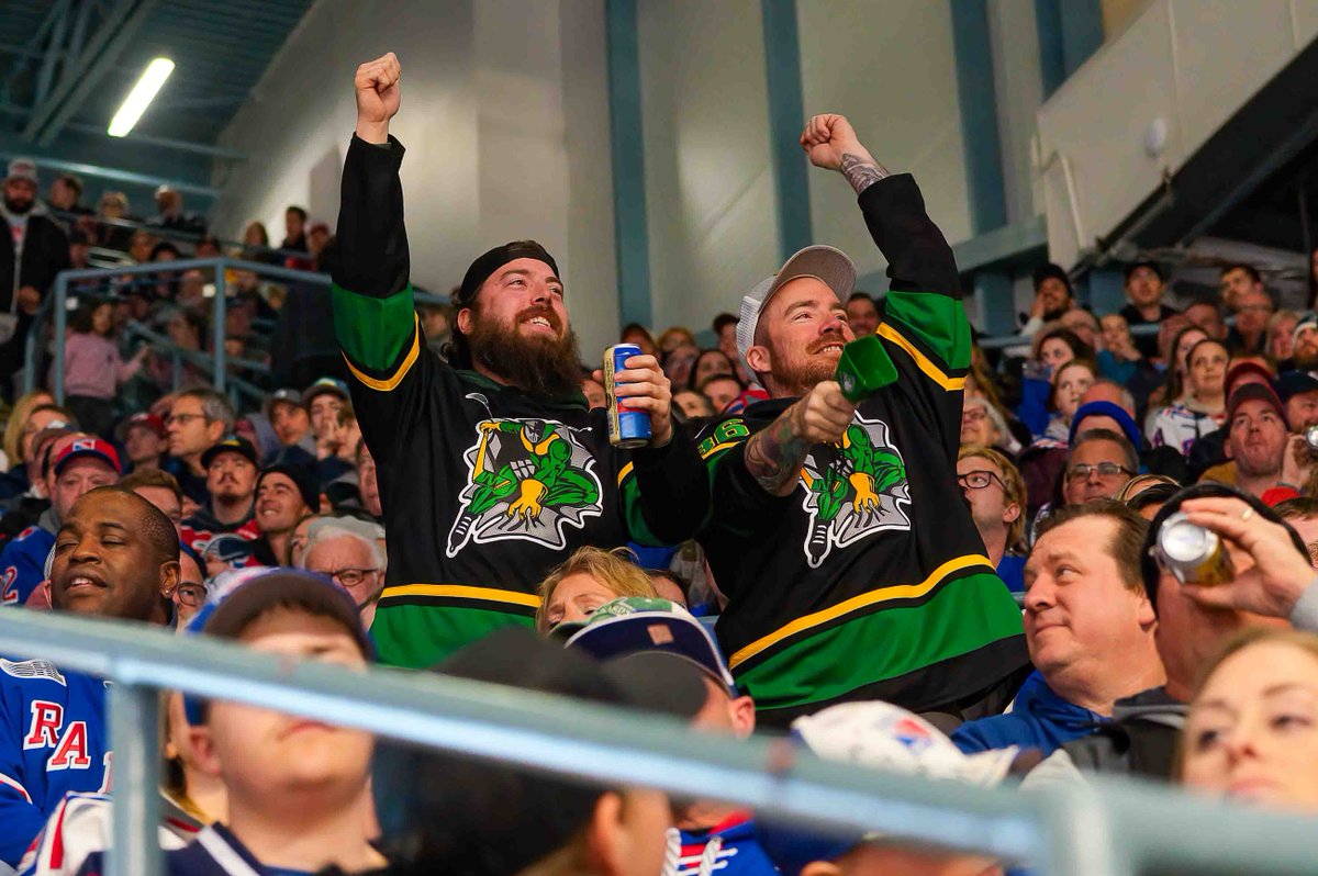 LondonKnights's tweet photo. shoutout everyone in green who made the trip 👊 https://t.co/UxxEyqd9Cu