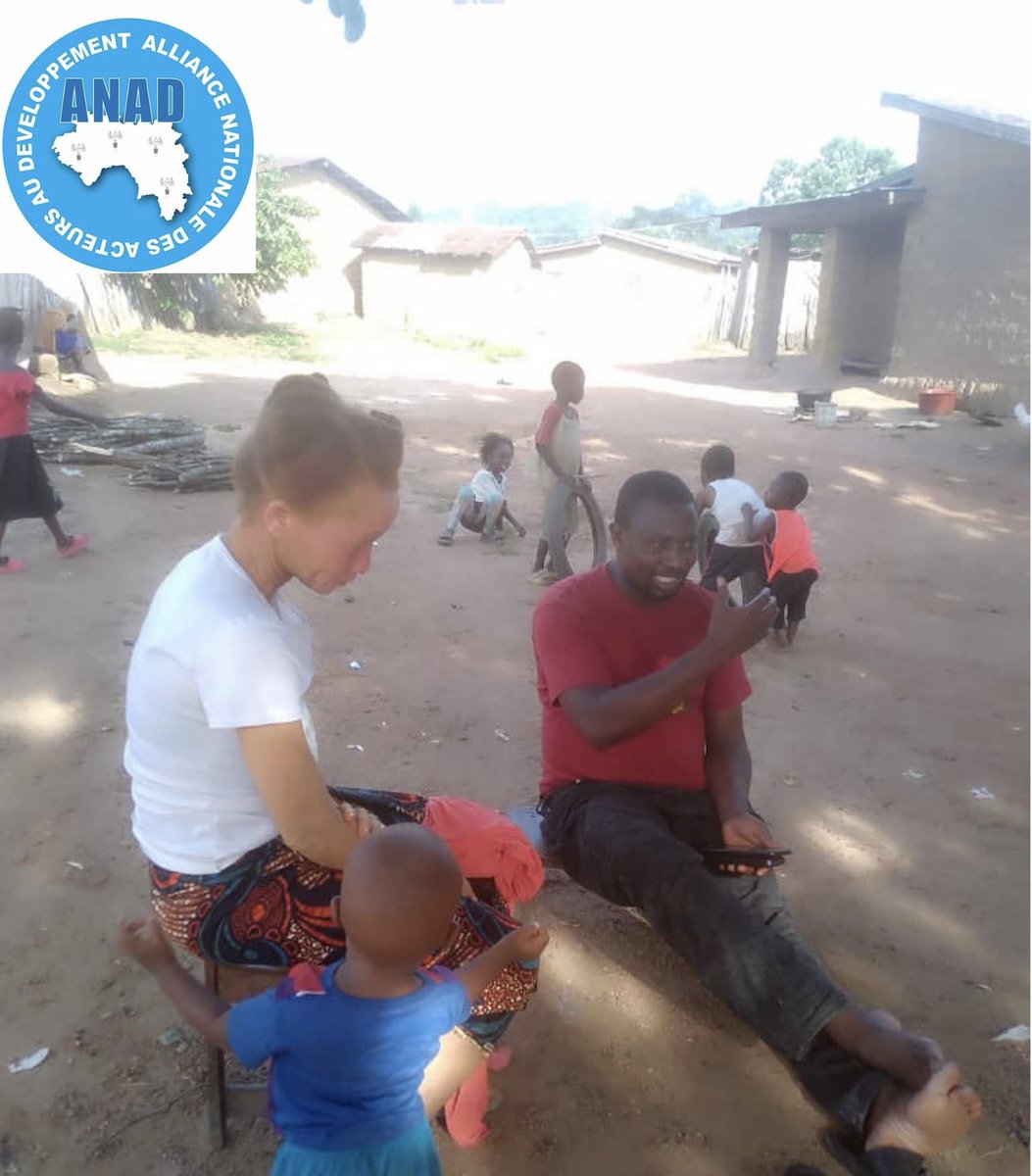 GuineeAnad's tweet photo. #IMMERSION_ANADIENNE

A #12km du centre ville à la rencontre des personnes démunies notamment une albinos nourrisse dans la sous-préfecture, l’ONG s’engage à l’apporter des soutiens pour son autonomisation.

#ANAD_Guinée_au_service_des_communautés. @UNICEFGuinea @unfpa_guinee https://t.co/QOc5XLwPWo